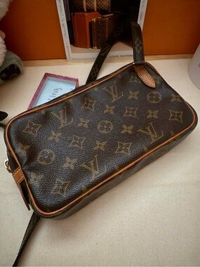 Louis Vuitton authentic Marly pochette in excellent condition